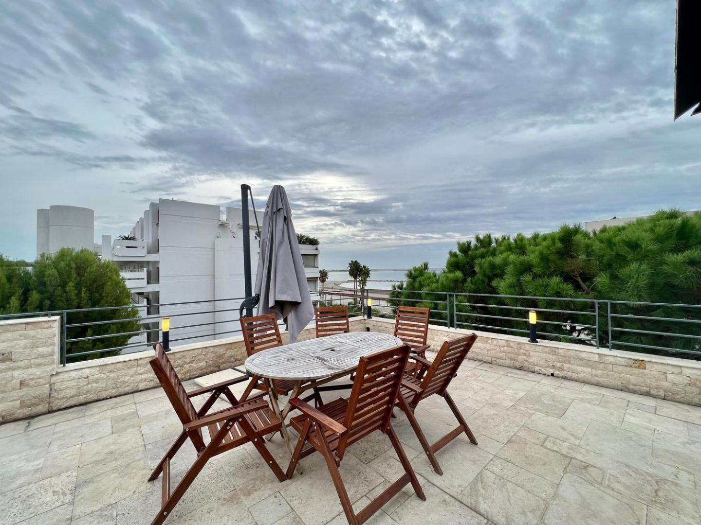Sea And Mountain Views From Your Rooftop ! Сен-Лоран-дю-Вар Екстериор снимка